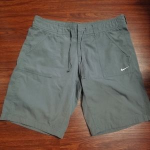 Womens nike golfer shorts size 12-14